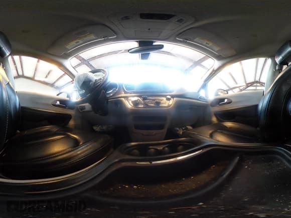 ✅ 2020 Chrysler Voyager LXi • VIN: 2C4RC1DGXLR151613 • Lot: 43606950. Wystawiony na IAAI z przebiegiem 97 928 mil. Bezpłatny archiwum sprzedaży aukcyjnych z USA i szczegółowy raport historii pojazdu na DreamBid. Zdjęcie 18.