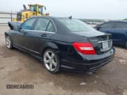 ✅ 2014 Mercedes-Benz C 250 Sport • VIN: WDDGF4HB2EA968117 • Lot: 42105598. Wystawiony na IAAI z przebiegiem 119 237 mil. Bezpłatny archiwum sprzedaży aukcyjnych z USA i szczegółowy raport historii pojazdu na DreamBid. Zdjęcie 3.