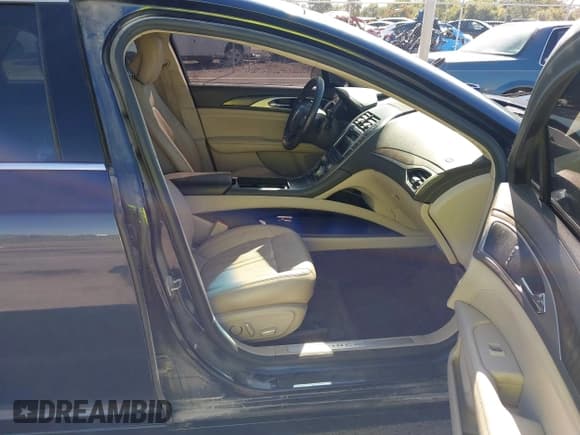 ✅ 2017 Lincoln MKZ Reserve • VIN: 3LN6L5FC6HR629849 • Lot: 43497094. Wystawiony na IAAI z przebiegiem 107 848 mil. Bezpłatny archiwum sprzedaży aukcyjnych z USA i szczegółowy raport historii pojazdu na DreamBid. Zdjęcie 5.