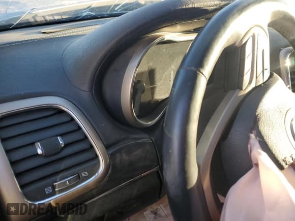 ✅ 2015 Jeep Grand Cherokee Overland • VIN: 1C4RJFCG9FC700252 • Lot: 82623995. Wystawiony na Copart z przebiegiem Nie podano. Bezpłatny archiwum sprzedaży aukcyjnych z USA i szczegółowy raport historii pojazdu na DreamBid. Zdjęcie 9.