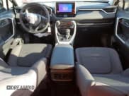 ✅ 2025 Toyota RAV4 LE • VIN: 2T3K1RFV9SC318874 • Lot: 82155295. Wystawiony na Copart z przebiegiem 13 051 mil. Bezpłatny archiwum sprzedaży aukcyjnych z USA i szczegółowy raport historii pojazdu na DreamBid. Zdjęcie 8.