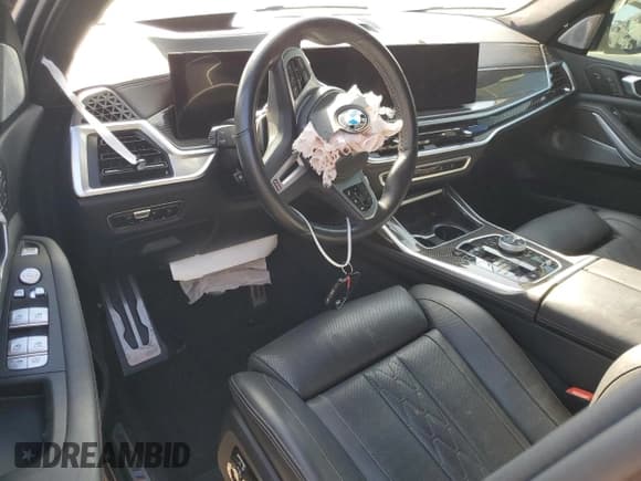 ✅ 2023 BMW X7 M60i • VIN: 5UX33EM0XP9N45266 • Лот: 68922574. Опубликован ранее на Copart с пробегом Не указан. Бесплатный доступ к архиву аукционных продаж из США и подробный отчёт об истории автомобиля на DreamBid. Изображение 8.