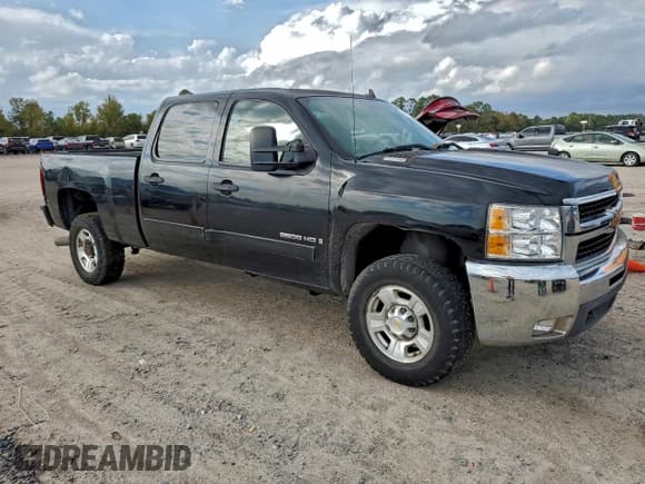 ✅ 2008 Chevrolet Silverado 2500HD 1LT • VIN: 1GCHC23698F105781 • Lot: 94409105. Wystawiony na Copart z przebiegiem Nie podano. Bezpłatny archiwum sprzedaży aukcyjnych z USA i szczegółowy raport historii pojazdu na DreamBid. Zdjęcie 5.