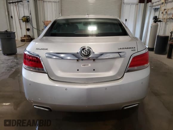 ✅ 2010 Buick LaCrosse • VIN: 1G4GSE5EEVXAF1003 • Lot: 70485595. Wystawiony na Copart z przebiegiem 194 455 mil. Bezpłatny archiwum sprzedaży aukcyjnych z USA i szczegółowy raport historii pojazdu na DreamBid. Zdjęcie 6.