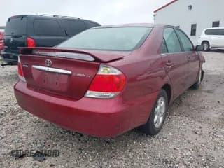 ✅ 2005 Toyota Camry XLE • VIN: 4T1BE32KX5U433508 • Lot: 43554954. Wystawiony na IAAI z przebiegiem 142 932 mil. Bezpłatny archiwum sprzedaży aukcyjnych z USA i szczegółowy raport historii pojazdu na DreamBid. Zdjęcie 4.
