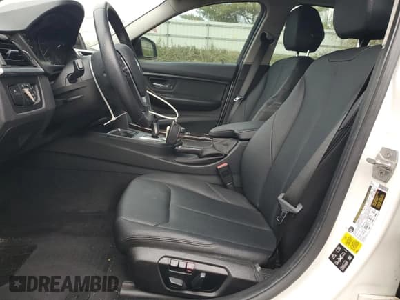 ✅ 2015 BMW 3 Series 328i xDrive • VIN: WBA3B3C54FF547890 • Lot: 86697595. Wystawiony na Copart z przebiegiem 100 965 mil. Bezpłatny archiwum sprzedaży aukcyjnych z USA i szczegółowy raport historii pojazdu na DreamBid. Zdjęcie 7.