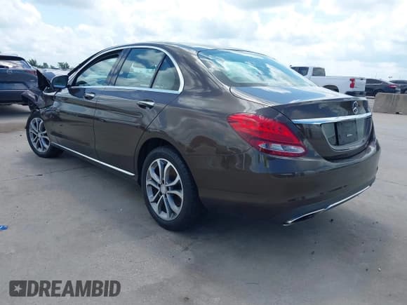 ✅ 2017 Mercedes-Benz C 300 • VIN: 55SWF4KB1HU186528 • Lot: 42585580. Listed on IAAI with 70,813 mi. Free auction sales archive from the USA and detailed vehicle history report at DreamBid. Image 3.