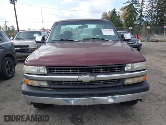 1999 Chevrolet Silverado 1500 LS z VIN 1GCEC14V0XZ164153, wystawiony jako IAAI lot #43562553 z przebiegiem 282 396 mil mil oraz . Historia ofert i sprzedaży dostępna na DreamBid. Obrazek 6.