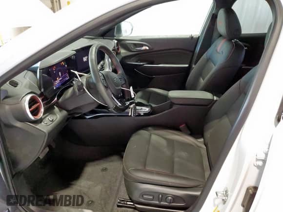 2025 Chevrolet Trax 2RS z VIN KL77LJEP7SC278071, wystawiony jako Copart lot #86181155 z przebiegiem 1 418 mil mil oraz Czysty tytuł • Clean title. Historia ofert i sprzedaży dostępna na DreamBid. Obrazek 7.