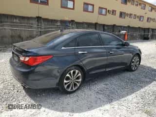 2013 Hyundai Sonata SE with VIN 5NPEC4AB8DH748170, listed as a Copart auction lot 87446305 with 136,156 mi miles and Salvage title. Bid and sale history available at DreamBid. Image 3.
