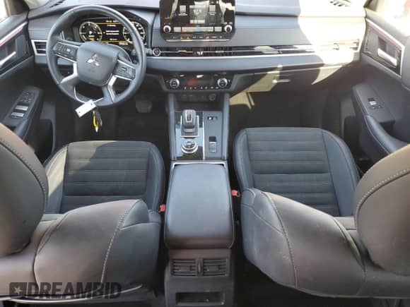 2024 Mitsubishi Outlander SE с VIN JA4T5VA98RZ064945, выставлен на аукционе Copart как лот 63733135 с пробегом 19 508 миль миль и Списание • Salvage title. История ставок и продаж доступна на DreamBid. Изображение 8.