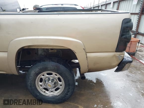 ✅ 2004 Chevrolet Silverado 2500HD LS • VIN: 1GCHC23U14F111681 • Лот: 41572118. Опубликован ранее на IAAI с пробегом 410 470 миль. Бесплатный доступ к архиву аукционных продаж из США и подробный отчёт об истории автомобиля на DreamBid. Изображение 6.