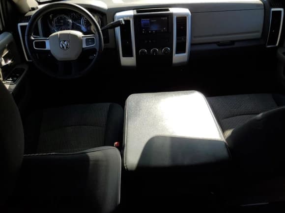 ✅ 2010 Dodge 1500 SLT • VIN: 1D7RB1GP4AS189922 • Lot: 50157175. Wystawiony na Copart z przebiegiem 175 363 mil. Bezpłatny archiwum sprzedaży aukcyjnych z USA i szczegółowy raport historii pojazdu na DreamBid. Zdjęcie 8.