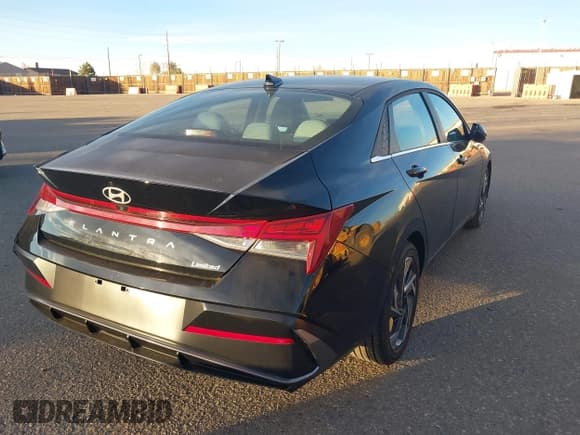 ✅ 2025 Hyundai Elantra Limited • VIN: KMHLP4DG1SU027738 • Lot: 43643629. Wystawiony na IAAI z przebiegiem 9 854 mil. Bezpłatny archiwum sprzedaży aukcyjnych z USA i szczegółowy raport historii pojazdu na DreamBid. Zdjęcie 4.