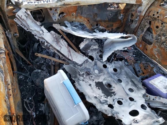 ✅ 2019 Mercedes-Benz C 63 S AMG • VIN: WDDWK8HB8KF846584 • Lot: 49140175. Listed on Copart with Not provided. Free auction sales archive from the USA and detailed vehicle history report at DreamBid. Image 8.