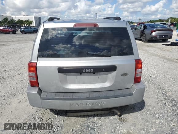 ✅ 2010 Jeep Patriot Sport • VIN: 1J4NT2GA6AD525950 • Lot: 84191165. Wystawiony na Copart z przebiegiem 200 865 mil. Bezpłatny archiwum sprzedaży aukcyjnych z USA i szczegółowy raport historii pojazdu na DreamBid. Zdjęcie 6.