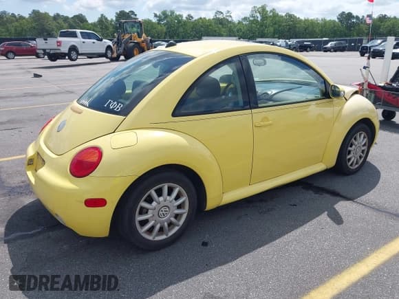 ✅ 2005 Volkswagen Beetle GLS • VIN: 3VWCK31C45M417155 • Lot: 42119049. Wystawiony na IAAI z przebiegiem 136 700 mil. Bezpłatny archiwum sprzedaży aukcyjnych z USA i szczegółowy raport historii pojazdu na DreamBid. Zdjęcie 4.