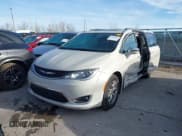 ✅ 2020 Chrysler Pacifica Limited • VIN: 2C4RC1GGXLR108949 • Лот: 43766006. Опубликован ранее на IAAI с пробегом 107 305 миль. Бесплатный доступ к архиву аукционных продаж из США и подробный отчёт об истории автомобиля на DreamBid. Изображение 2.