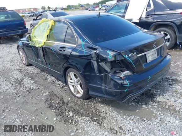 ✅ 2013 Mercedes-Benz C 250 Sport • VIN: WDDGF4HB5DA869063 • Lot: 42740089. Wystawiony na IAAI z przebiegiem 141 781 mil. Bezpłatny archiwum sprzedaży aukcyjnych z USA i szczegółowy raport historii pojazdu na DreamBid. Zdjęcie 3.