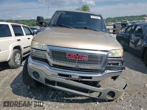 ✅ 2004 GMC Sierra 2500HD • VIN: 1GTHK231X4F155588 • Лот: 63125024. Опубликован ранее на Copart с пробегом 111 238 миль. Бесплатный доступ к архиву аукционных продаж из США и подробный отчёт об истории автомобиля на DreamBid. Изображение 11.