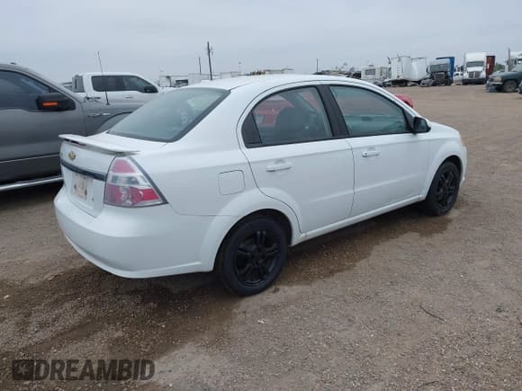 ✅ 2011 Chevrolet Aveo 2LT • VIN: KL1TG5DE2BB220153 • Lot: 41592416. Wystawiony na IAAI z przebiegiem 178 789 mil. Bezpłatny archiwum sprzedaży aukcyjnych z USA i szczegółowy raport historii pojazdu na DreamBid. Zdjęcie 4.