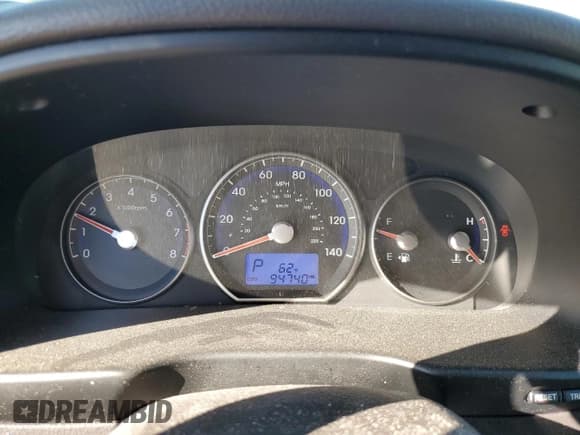 ✅ 2012 Hyundai Santa Fe Limited • VIN: 5XYZHDAG8CG120419 • Lot: 64593604. Listed on Copart with 94,740 mi. Free auction sales archive from the USA and detailed vehicle history report at DreamBid. Image 9.