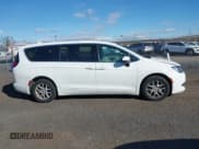 ✅ 2017 Chrysler Pacifica LX • VIN: 2C4RC1CG8HR521157 • Lot: 43709557. Wystawiony na IAAI z przebiegiem 104 885 mil. Bezpłatny archiwum sprzedaży aukcyjnych z USA i szczegółowy raport historii pojazdu na DreamBid. Zdjęcie 12.