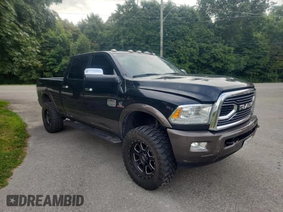 ✅ 2018 Ram 2500 Limited • VIN: 3C6UR5GL9JG174271 • Lot: 69735795. Wystawiony na Copart z przebiegiem 365 240 mil. Bezpłatny archiwum sprzedaży aukcyjnych z USA i szczegółowy raport historii pojazdu na DreamBid. Zdjęcie 1.