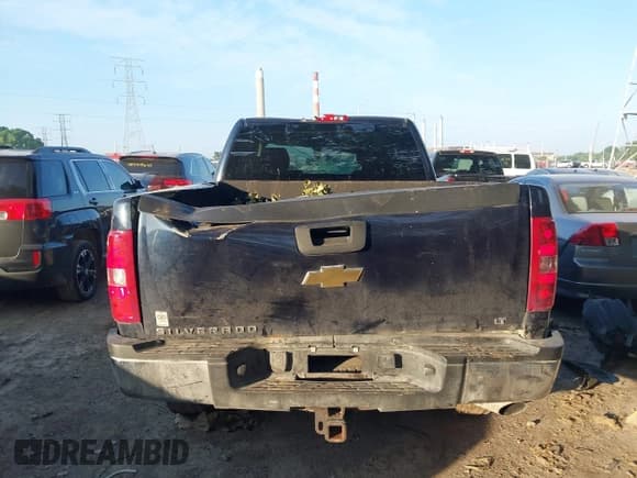 ✅ 2009 Chevrolet Silverado 2500HD LT • VIN: 1GCHK59K99E155855 • Lot: 42561877. Wystawiony na IAAI z przebiegiem 70 153 mil. Bezpłatny archiwum sprzedaży aukcyjnych z USA i szczegółowy raport historii pojazdu na DreamBid. Zdjęcie 16.