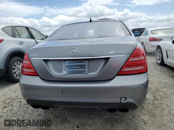 ✅ 2010 Mercedes-Benz S 63 AMG • VIN: WDDNG7HBXAA318676 • Lot: 75618024. Wystawiony na Copart z przebiegiem 210 137 mil. Bezpłatny archiwum sprzedaży aukcyjnych z USA i szczegółowy raport historii pojazdu na DreamBid. Zdjęcie 6.
