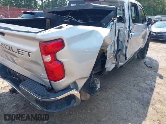 ✅ 2019 Chevrolet Silverado 1500 LT • VIN: 1GCUYDED2KZ108132 • Lot: 43271293. Wystawiony na IAAI z przebiegiem 90 381 mil. Bezpłatny archiwum sprzedaży aukcyjnych z USA i szczegółowy raport historii pojazdu na DreamBid. Zdjęcie 19.