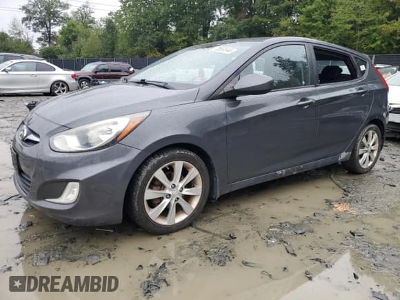 ✅ 2012 Hyundai Accent SE • VIN: KMHCU5AE3CU054927 • Лот: 73561544. Опубликован ранее на Copart с пробегом 140 855 миль. Бесплатный доступ к архиву аукционных продаж из США и подробный отчёт об истории автомобиля на DreamBid. Изображение 1.