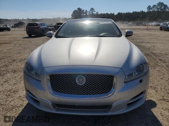 ✅ 2015 Jaguar XJ Portfolio • VIN: SAJWA2GZ0F8V81678 • Lot: 91377935. Listed on Copart with 91,690 mi. Free auction sales archive from the USA and detailed vehicle history report at DreamBid. Image 5.