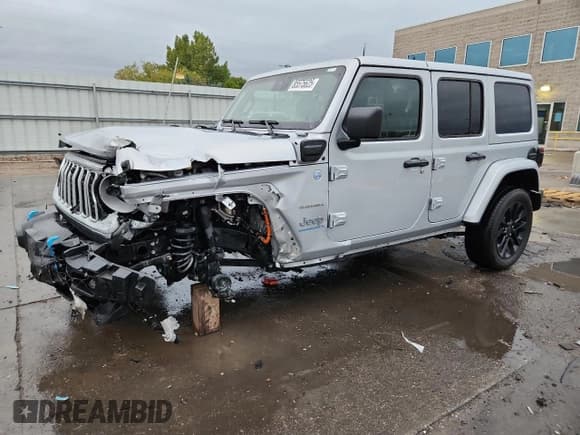 ✅ 2024 Jeep Wrangler Sahara • VIN: 1C4RJXP62RW146188 • Lot: 85575625. Listed on Copart with 32,765 mi. Free auction sales archive from the USA and detailed vehicle history report at DreamBid. Image 1.