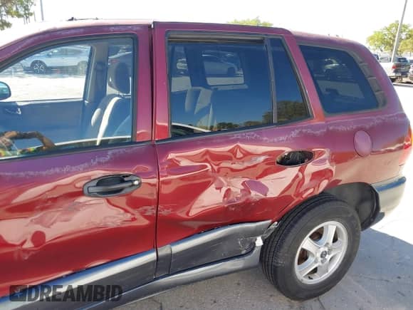 2004 Hyundai Santa Fe GLS с VIN KM8SC13D74U721513, выставлен на аукционе IAAI как лот 41836582 с пробегом Не указан миль и . История ставок и продаж доступна на DreamBid. Изображение 6.