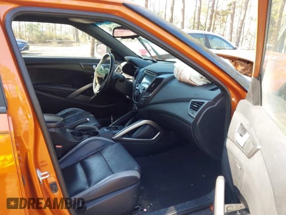 ✅ 2016 Hyundai Veloster Turbo Rally Edition • VIN: KMHTC6AE5GU262175 • Lot: 41418071. Wystawiony na IAAI z przebiegiem 98 394 mil. Bezpłatny archiwum sprzedaży aukcyjnych z USA i szczegółowy raport historii pojazdu na DreamBid. Zdjęcie 5.