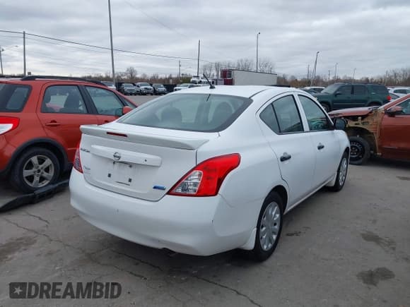 ✅ 2013 Nissan Versa SV • VIN: 3N1CN7AP1DL828041 • Lot: 43786308. Listed on IAAI with 184,498 mi. Free auction sales archive from the USA and detailed vehicle history report at DreamBid. Image 4.