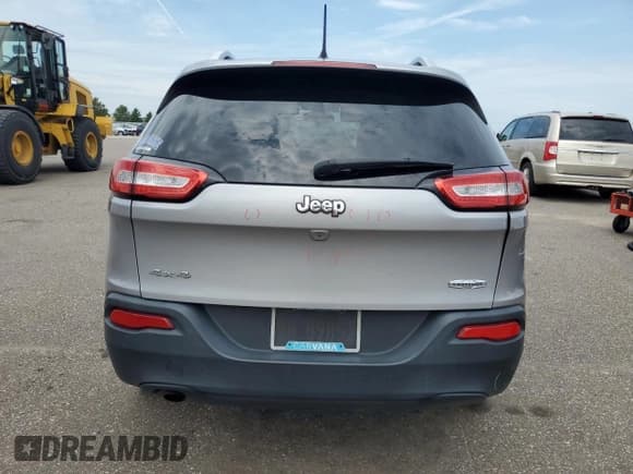 ✅ 2018 Jeep Cherokee Latitude • VIN: 1C4PJMCB6JD564195 • Lot: 68471025. Listed on Copart with 130,908 mi. Free auction sales archive from the USA and detailed vehicle history report at DreamBid. Image 6.