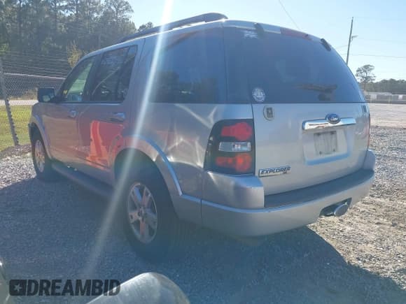 ✅ 2010 Ford Explorer XLT • VIN: 1FMEU6DE9AUA01849 • Lot: 43663501. Wystawiony na IAAI z przebiegiem 181 006 mil. Bezpłatny archiwum sprzedaży aukcyjnych z USA i szczegółowy raport historii pojazdu na DreamBid. Zdjęcie 3.