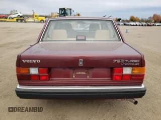 ✅ 1989 Volvo 760 • VIN: YV1GX8740K0076610 • Lot: 77817564. Wystawiony na Copart z przebiegiem 199 672 mil. Bezpłatny archiwum sprzedaży aukcyjnych z USA i szczegółowy raport historii pojazdu na DreamBid. Zdjęcie 6.