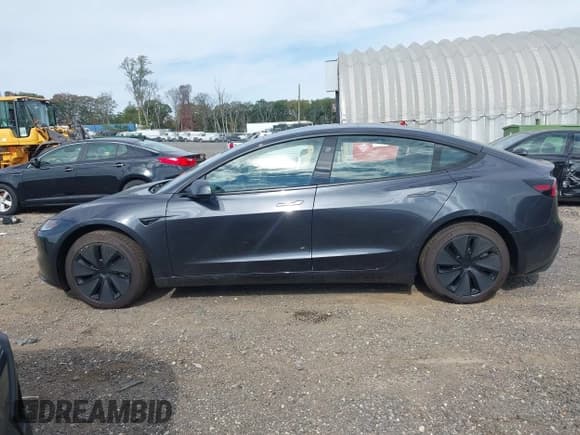 ✅ 2025 Tesla Model 3 Long Range • VIN: 5YJ3E1EA3SF987297 • Lot: 43312838. Wystawiony na IAAI z przebiegiem 3 601 mil. Bezpłatny archiwum sprzedaży aukcyjnych z USA i szczegółowy raport historii pojazdu na DreamBid. Zdjęcie 15.