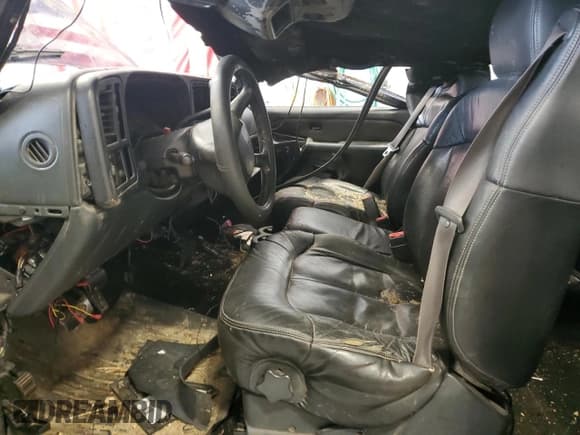 ✅ 2002 Chevrolet Silverado 2500HD LS • VIN: 1GCHK29182E159083 • Lot: 45950205. Wystawiony na Copart z przebiegiem Nie podano. Bezpłatny archiwum sprzedaży aukcyjnych z USA i szczegółowy raport historii pojazdu na DreamBid. Zdjęcie 7.