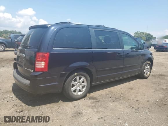 ✅ 2010 Chrysler Town & Country LX • VIN: 2A4RR2D12AR463996 • Lot: 64144025. Wystawiony na Copart z przebiegiem 179 794 mil. Bezpłatny archiwum sprzedaży aukcyjnych z USA i szczegółowy raport historii pojazdu na DreamBid. Zdjęcie 3.