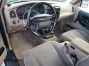 ✅ 2000 Ford Ranger XL • VIN: 1FTYR10V3YPB74304 • Lot: 82416865. Wystawiony na Copart z przebiegiem 307 842 mil. Bezpłatny archiwum sprzedaży aukcyjnych z USA i szczegółowy raport historii pojazdu na DreamBid. Zdjęcie 8.