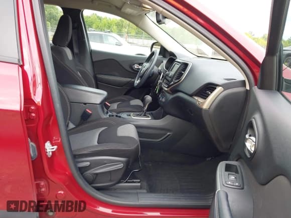 ✅ 2016 Jeep Cherokee Sport • VIN: 1C4PJLAB2GW137168 • Лот: 42879329. Опубликован ранее на IAAI с пробегом 73 410 миль. Бесплатный доступ к архиву аукционных продаж из США и подробный отчёт об истории автомобиля на DreamBid. Изображение 5.