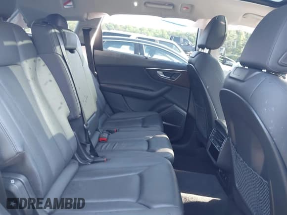 ✅ 2022 Audi Q7 Premium Plus • VIN: WA1LJBF77ND000677 • Lot: 42265309. Wystawiony na IAAI z przebiegiem 59 412 mil. Bezpłatny archiwum sprzedaży aukcyjnych z USA i szczegółowy raport historii pojazdu na DreamBid. Zdjęcie 8.