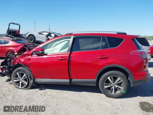 ✅ 2017 Toyota RAV4 XLE • VIN: JTMWFREV9HJ143181 • Лот: 41680699. Опубликован ранее на IAAI с пробегом 86 159 миль. Бесплатный доступ к архиву аукционных продаж из США и подробный отчёт об истории автомобиля на DreamBid. Изображение 14.