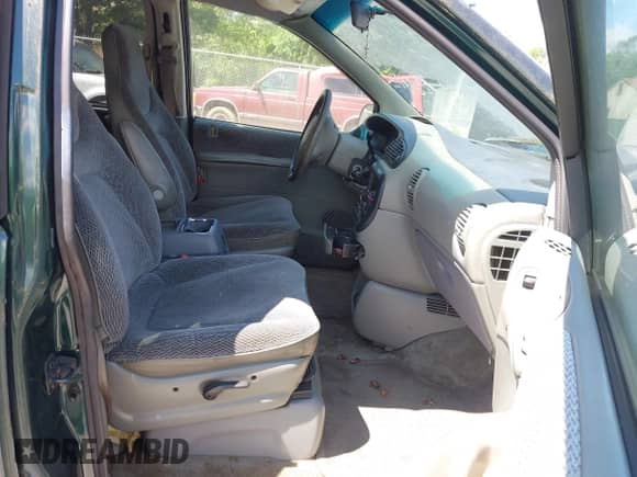 1996 Dodge Caravan SE с VIN 1B4GP44R3TB341618, выставлен на аукционе IAAI как лот 42345759 с пробегом 175 722 миль миль и . История ставок и продаж доступна на DreamBid. Изображение 5.