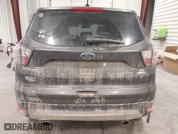 ✅ 2017 Ford Escape SE • VIN: 1FMCU9G91HUB08461 • Lot: 41502045. Wystawiony na IAAI z przebiegiem 138 625 mil. Bezpłatny archiwum sprzedaży aukcyjnych z USA i szczegółowy raport historii pojazdu na DreamBid. Zdjęcie 17.