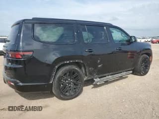 ✅ 2022 Jeep Wagoneer Series II • VIN: 1C4SJVBT2NS213988 • Lot: 69686894. Wystawiony na Copart z przebiegiem 23 117 mil. Bezpłatny archiwum sprzedaży aukcyjnych z USA i szczegółowy raport historii pojazdu na DreamBid. Zdjęcie 3.